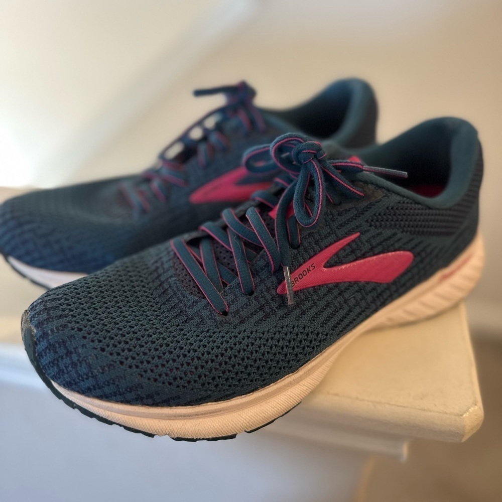 Brooks Women's Revel 3 Blue Lace Up Side Logo Running Athletic Sneaker Size 9.5